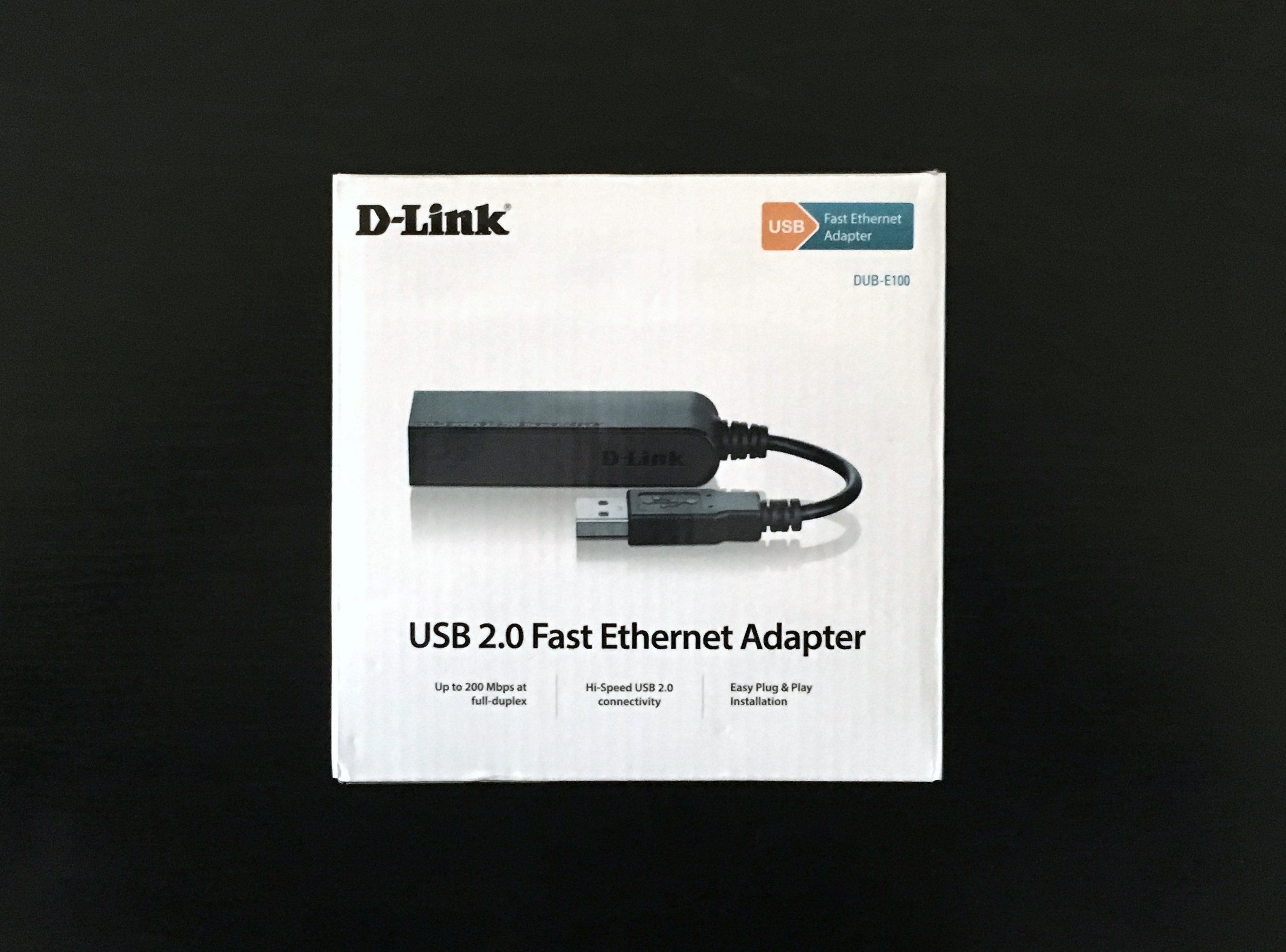 Zdjęcie przedstawiające pudełko przejściówki USB-Ethernet firmy D-Link.